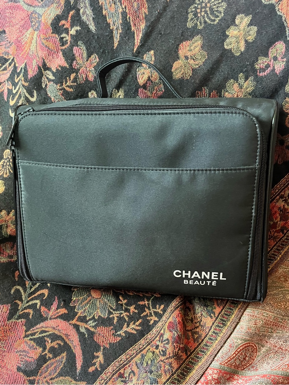 Authentic Chanel Beauté Cosmetic Makeup Organizer Case Bag